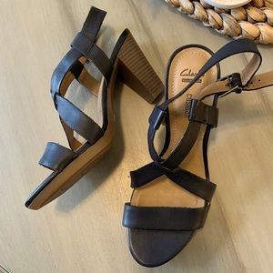 Clarks Jaelyn Fog black leather sandals. NWT